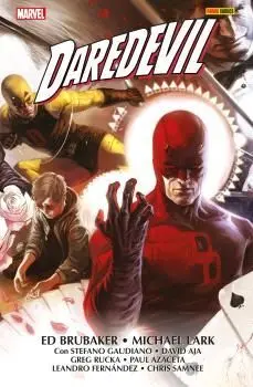 DAREDEVIL DE ED BRUBAKER Y MICHAEL LARK 02